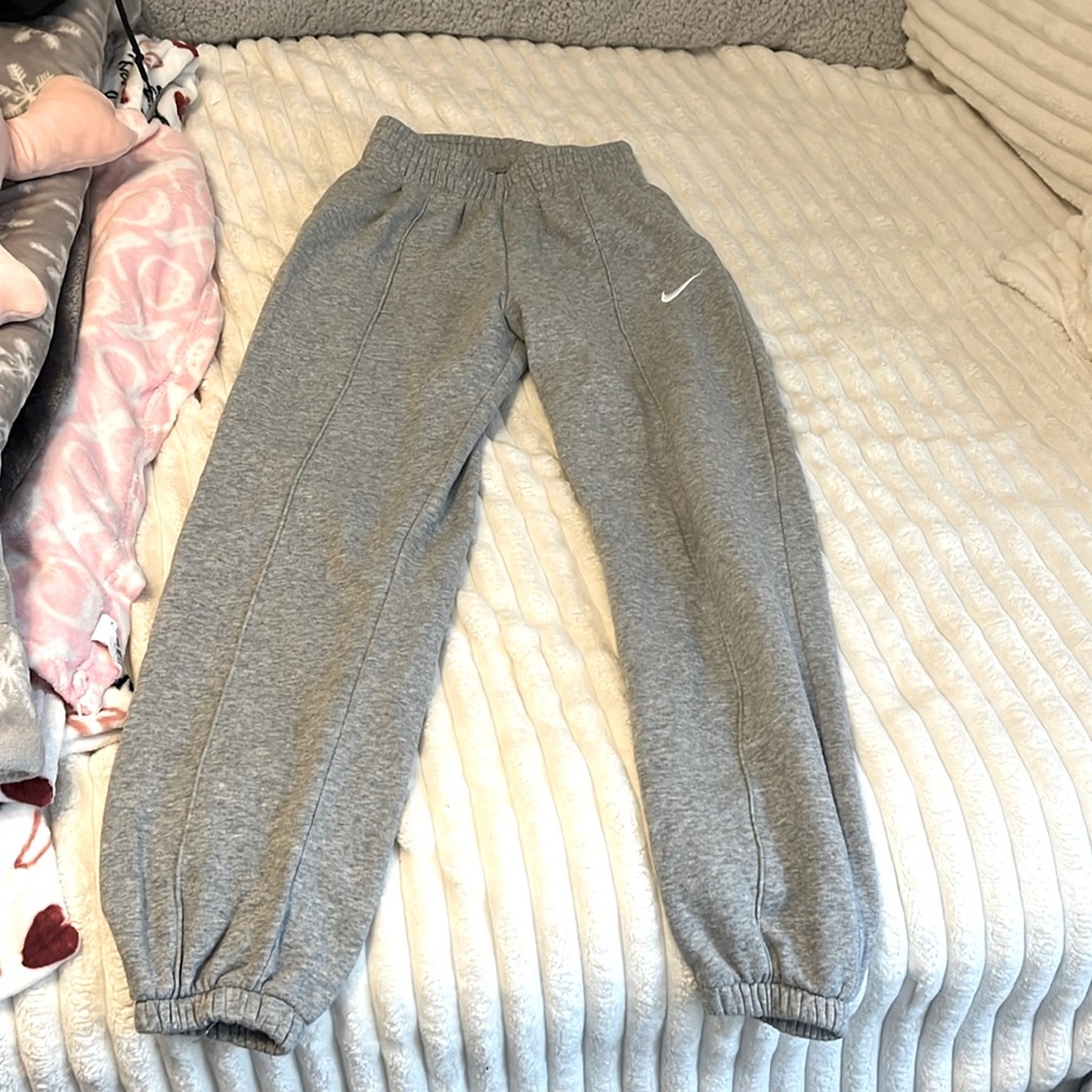 Slightly used XS NIKE grey sweatpants